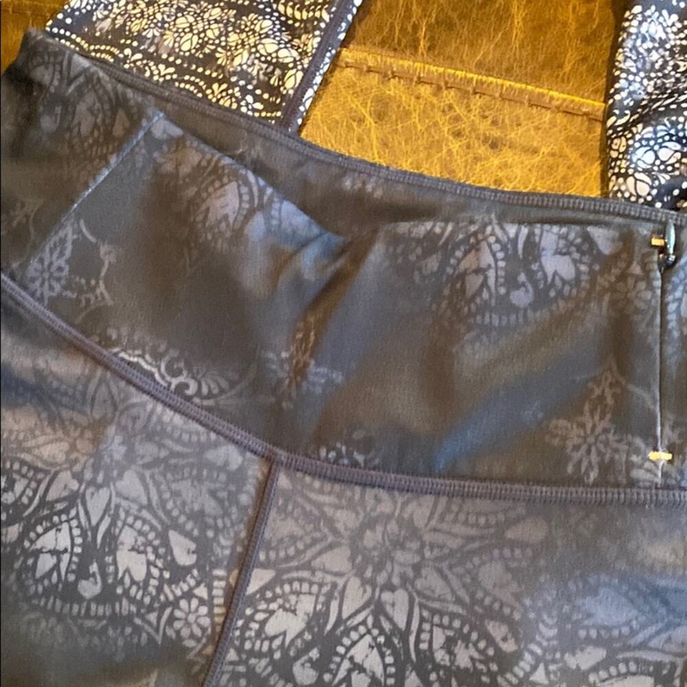 Calia by Carrie women’s size medium navy floral leggings - Picture 3 of 5